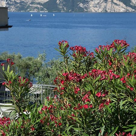 Hotel Vela Azzurra Navene Экстерьер фото