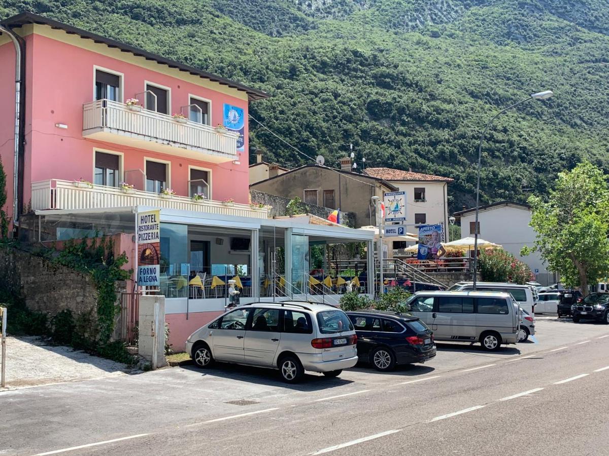 Hotel Vela Azzurra Navene Экстерьер фото