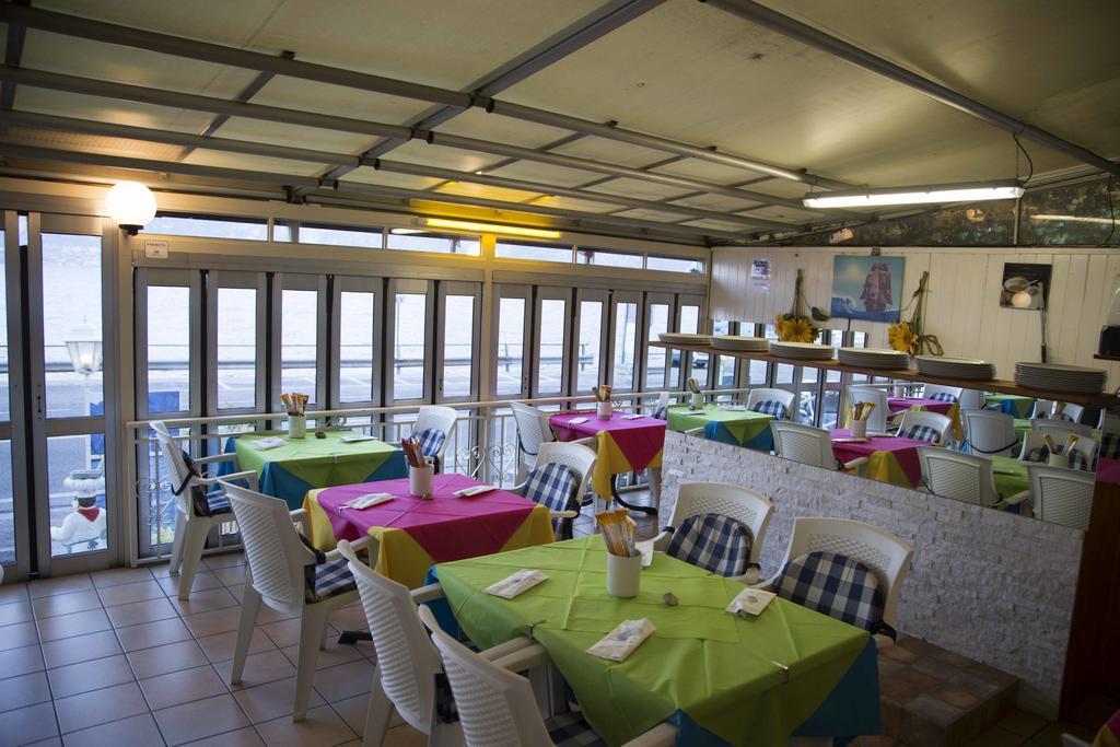 Hotel Vela Azzurra Navene Экстерьер фото