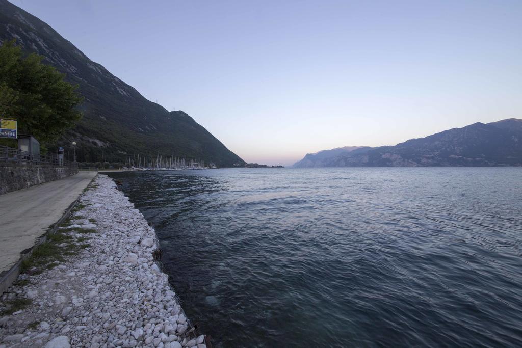 Hotel Vela Azzurra Navene Экстерьер фото