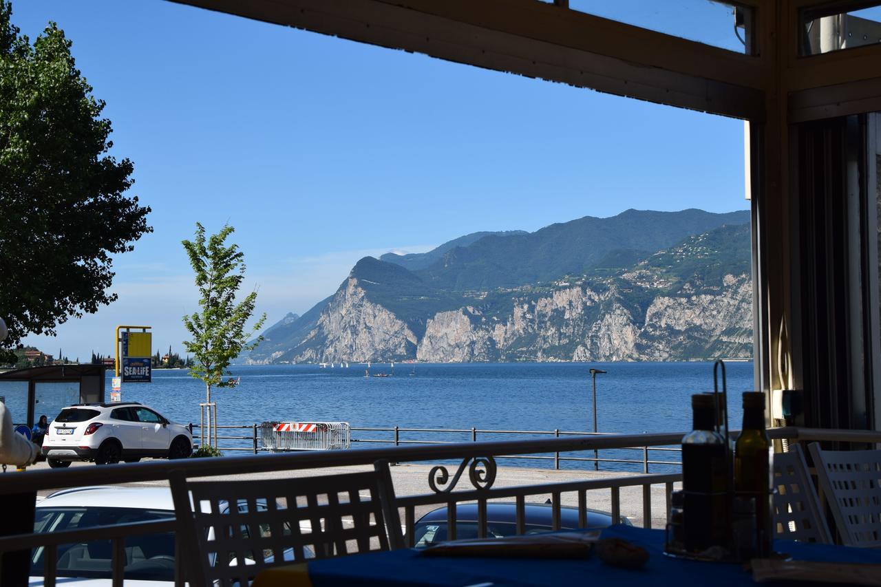 Hotel Vela Azzurra Navene Экстерьер фото